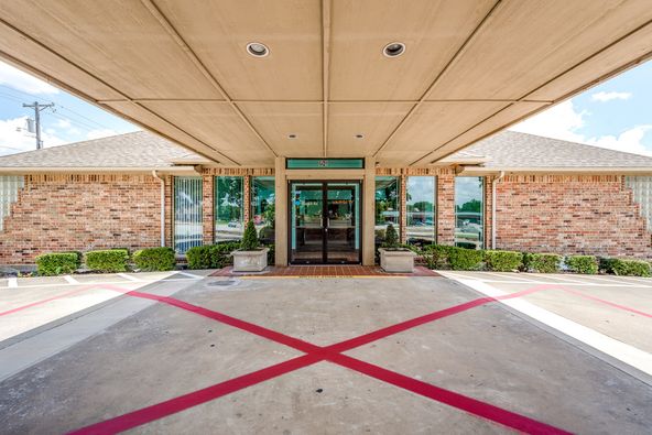 501 W Harwood Rd, Hurst, TX 76054